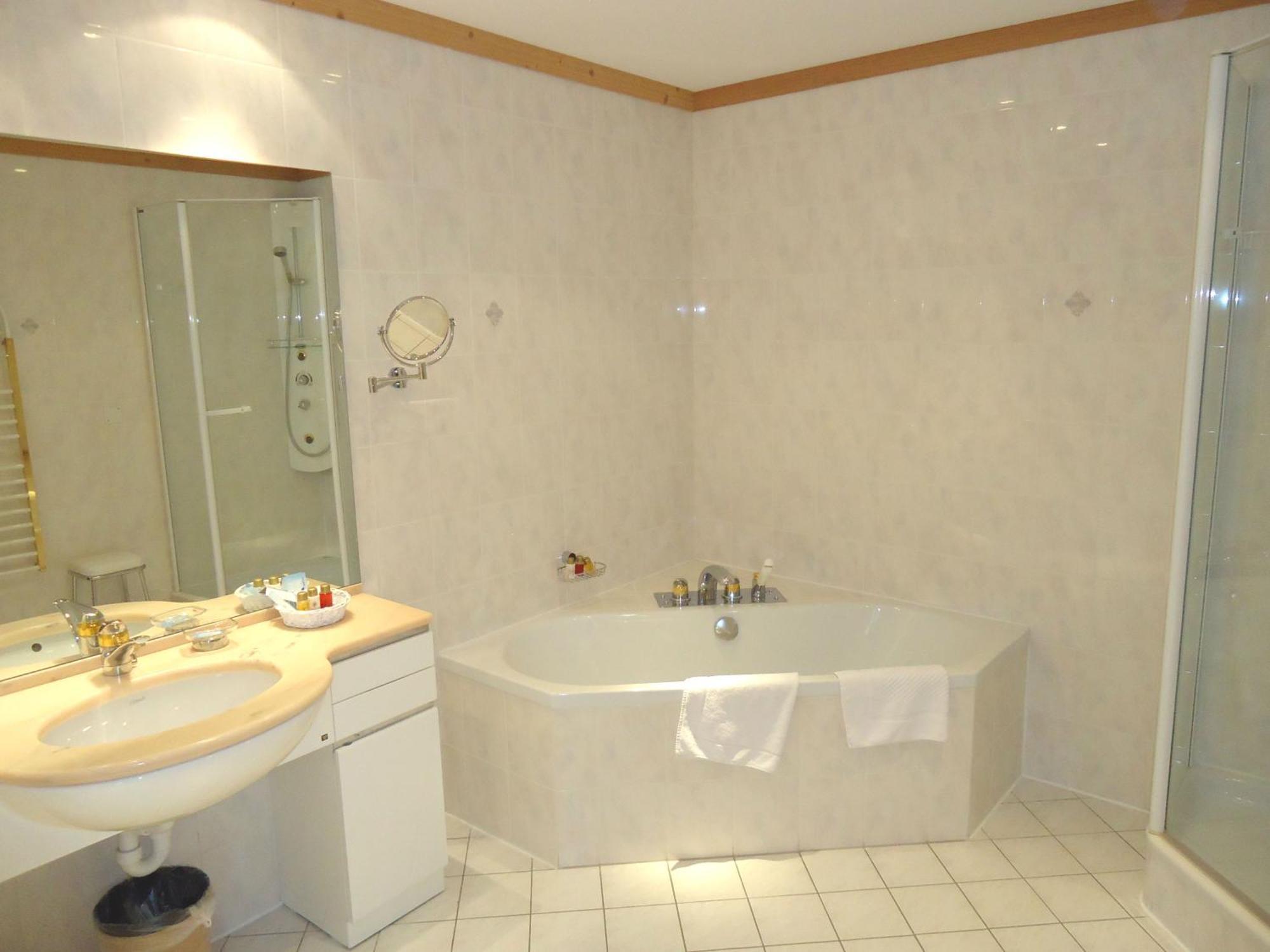 Grand Hôtel du Parc Crans-Montana Quarto foto